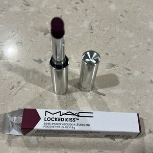 MAC
Locked Kiss 24HR Lipstick